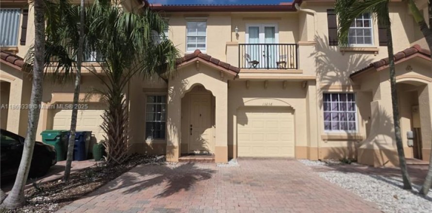 Townhouse in Miami, Florida 3 bedrooms, 145.3 sq.m. № 1920064