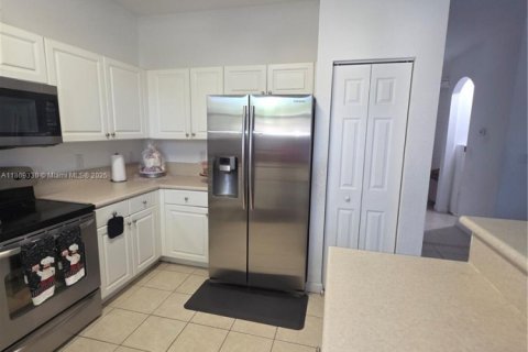 Townhouse in Miami, Florida 3 bedrooms, 145.3 sq.m. № 1920064 - photo 11