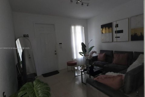 Townhouse in Miami, Florida 3 bedrooms, 145.3 sq.m. № 1920064 - photo 5