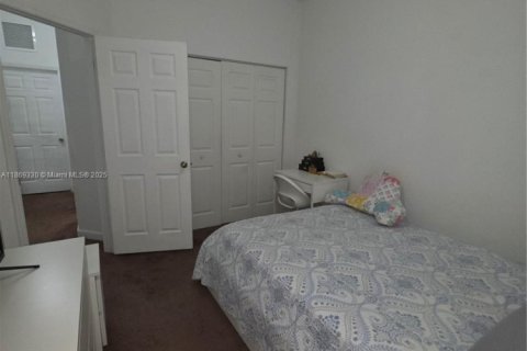 Townhouse in Miami, Florida 3 bedrooms, 145.3 sq.m. № 1920064 - photo 25