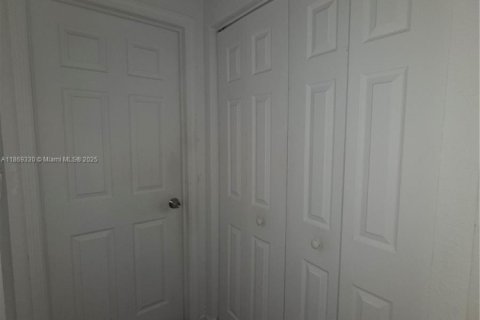 Townhouse in Miami, Florida 3 bedrooms, 145.3 sq.m. № 1920064 - photo 19