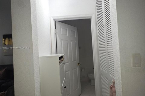 Townhouse in Miami, Florida 3 bedrooms, 145.3 sq.m. № 1920064 - photo 6