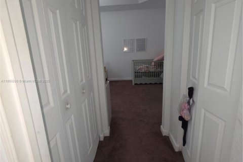 Townhouse in Miami, Florida 3 bedrooms, 145.3 sq.m. № 1920064 - photo 20
