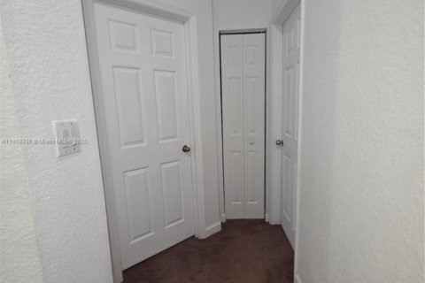 Townhouse in Miami, Florida 3 bedrooms, 145.3 sq.m. № 1920064 - photo 23