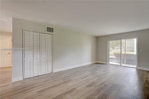 Condominio en venta en Plantation, Florida, 1 dormitorio, 69.49 m2 № 1994584 - foto 8