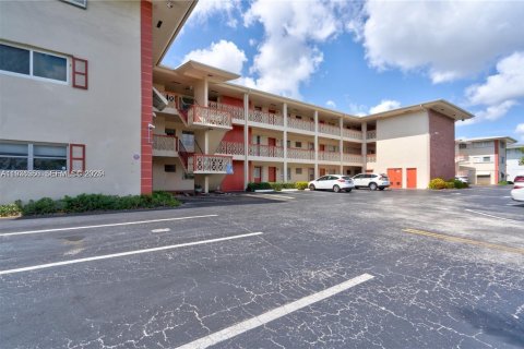 Condominio en venta en Plantation, Florida, 1 dormitorio, 69.49 m2 № 1994584 - foto 3