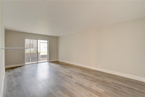 Condominio en venta en Plantation, Florida, 1 dormitorio, 69.49 m2 № 1994584 - foto 12