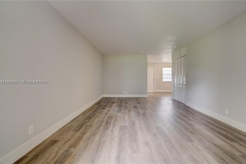 Condominio en venta en Plantation, Florida, 1 dormitorio, 69.49 m2 № 1994584 - foto 11