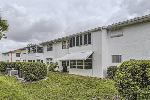 Condo in Fort Pierce, Florida, 2 bedrooms  № 1097894 - photo 1