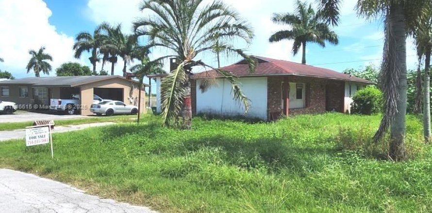 House in Pahokee, Florida 5 bedrooms, 187.01 sq.m. № 1875526