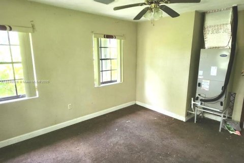 House in Pahokee, Florida 5 bedrooms, 187.01 sq.m. № 1875526 - photo 8