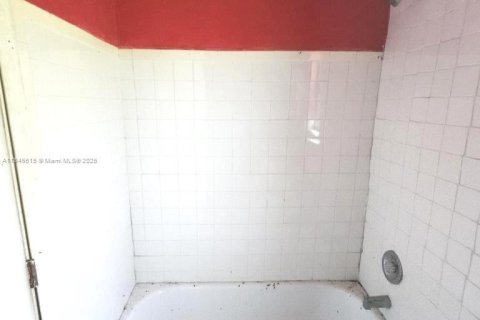 House in Pahokee, Florida 5 bedrooms, 187.01 sq.m. № 1875526 - photo 13