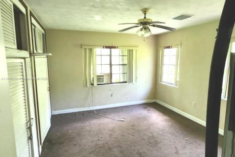 House in Pahokee, Florida 5 bedrooms, 187.01 sq.m. № 1875526 - photo 7