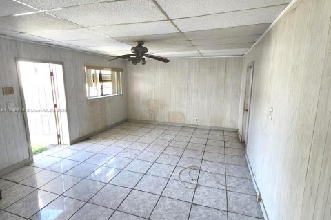 House in Pahokee, Florida 5 bedrooms, 187.01 sq.m. № 1875526 - photo 3