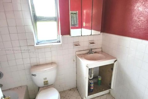House in Pahokee, Florida 5 bedrooms, 187.01 sq.m. № 1875526 - photo 12