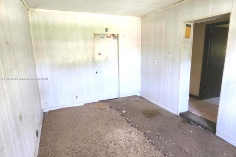 House in Pahokee, Florida 5 bedrooms, 187.01 sq.m. № 1875526 - photo 10