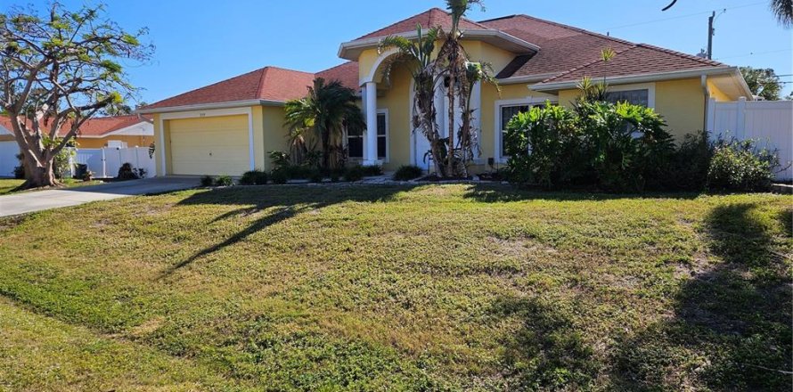 House in Venice, Florida 4 bedrooms, 228.35 sq.m. № 1552813