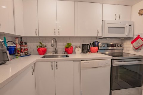 Condo in Aventura, Florida, 2 bedrooms  № 1500528 - photo 5