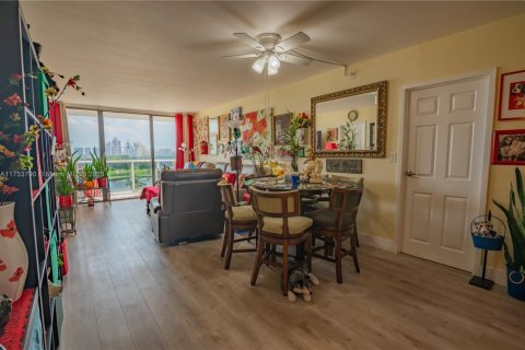 Condo in Aventura, Florida, 2 bedrooms  № 1500528 - photo 9