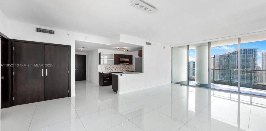 Condo in Miami, Florida, 3 bedrooms № 1858747