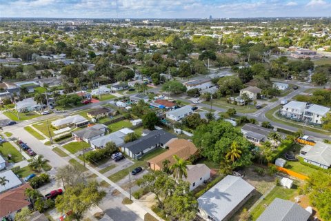Купить виллу или дом в Халландейл-Бич, Флорида 3 спальни, 107.02м2, № 2026357 - фото 28