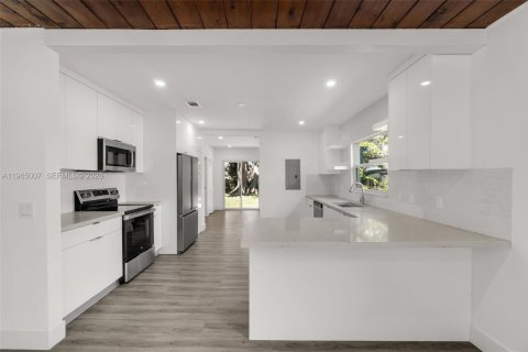 Купить виллу или дом в Халландейл-Бич, Флорида 3 спальни, 107.02м2, № 2026357 - фото 9