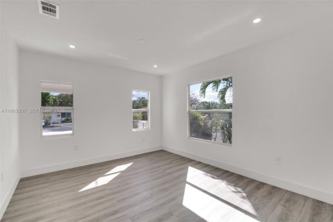 Купить виллу или дом в Халландейл-Бич, Флорида 3 спальни, 107.02м2, № 2026357 - фото 19