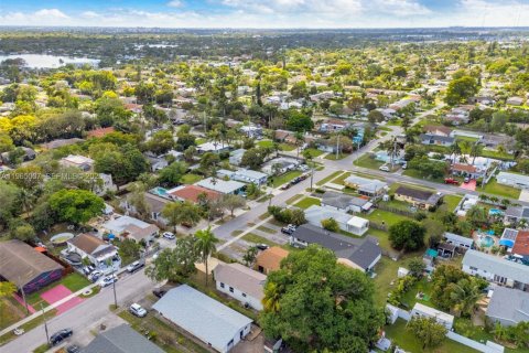 Купить виллу или дом в Халландейл-Бич, Флорида 3 спальни, 107.02м2, № 2026357 - фото 30