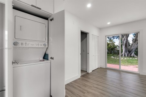 Купить виллу или дом в Халландейл-Бич, Флорида 3 спальни, 107.02м2, № 2026357 - фото 21