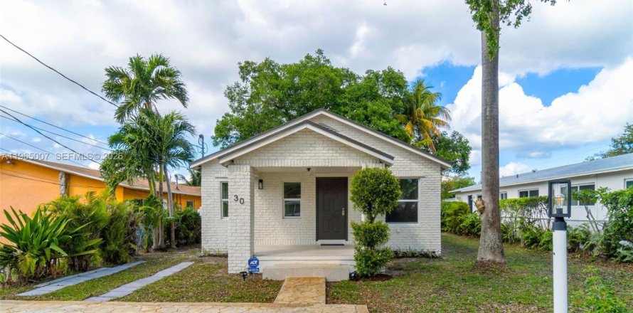 Дом в Халландейл-Бич, Флорида 3 спальни, 107.02м2 № 2026357