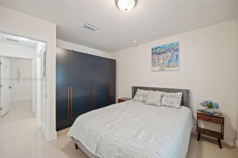 House in Miami, Florida 4 bedrooms, 130.06 sq.m. № 1836190 - photo 14