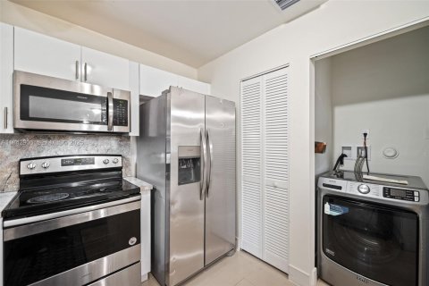 House in Miami, Florida 4 bedrooms, 130.06 sq.m. № 1836190 - photo 4