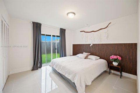 House in Miami, Florida 4 bedrooms, 130.06 sq.m. № 1836190 - photo 15