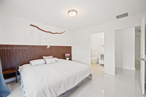 House in Miami, Florida 4 bedrooms, 130.06 sq.m. № 1836190 - photo 13