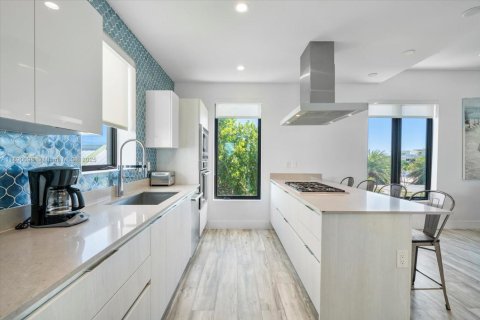 Villa ou maison à vendre à Hollywood, Floride: 4 chambres, 254.18 m2 № 1944438 - photo 13