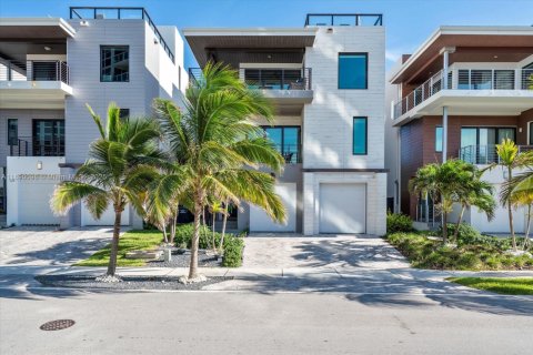Villa ou maison à vendre à Hollywood, Floride: 4 chambres, 254.18 m2 № 1944438 - photo 3