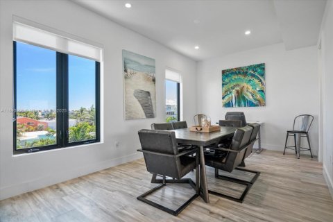 Villa ou maison à vendre à Hollywood, Floride: 4 chambres, 254.18 m2 № 1944438 - photo 29