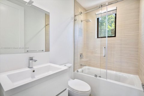 Villa ou maison à vendre à Hollywood, Floride: 4 chambres, 254.18 m2 № 1944438 - photo 23