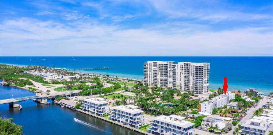 Villa ou maison à Hollywood, Floride 4 chambres, 254.18 m2 № 1944438