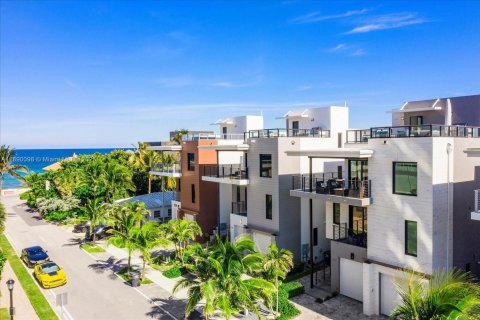 Villa ou maison à vendre à Hollywood, Floride: 4 chambres, 254.18 m2 № 1944438 - photo 2