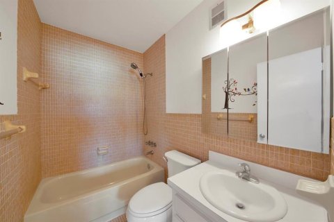 Condo in Hollywood, Florida, 2 bedrooms  № 2250470 - photo 4