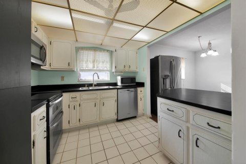 Condo in Hollywood, Florida, 2 bedrooms  № 2250470 - photo 3