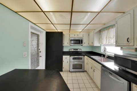 Condo in Hollywood, Florida, 2 bedrooms  № 2250470 - photo 2