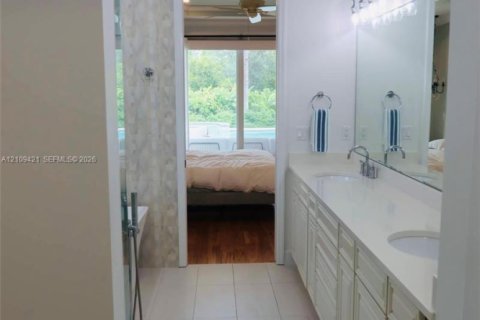 House in Jupiter, Florida 4 bedrooms, 224.92 sq.m. № 2428244 - photo 17