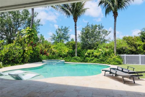 House in Jupiter, Florida 4 bedrooms, 224.92 sq.m. № 2428244 - photo 6
