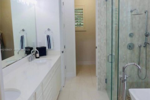 House in Jupiter, Florida 4 bedrooms, 224.92 sq.m. № 2428244 - photo 18