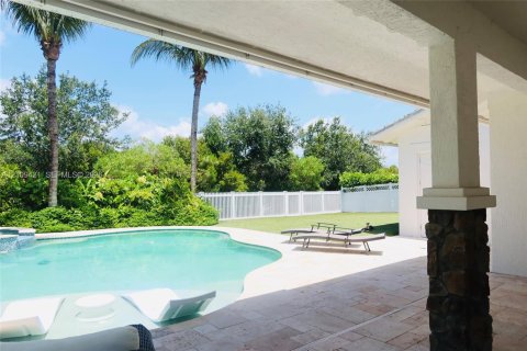 House in Jupiter, Florida 4 bedrooms, 224.92 sq.m. № 2428244 - photo 7