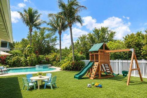 House in Jupiter, Florida 4 bedrooms, 224.92 sq.m. № 2428244 - photo 8