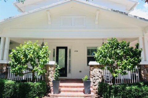 House in Jupiter, Florida 4 bedrooms, 224.92 sq.m. № 2428244 - photo 3