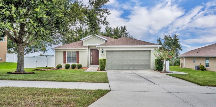 House in Clermont, Florida 4 bedrooms, 149.02 sq.m. № 1917105